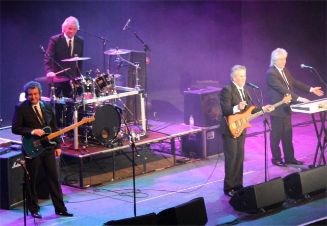 Hermans Hermits boekt u bij www.kwekel-evenementen.nl